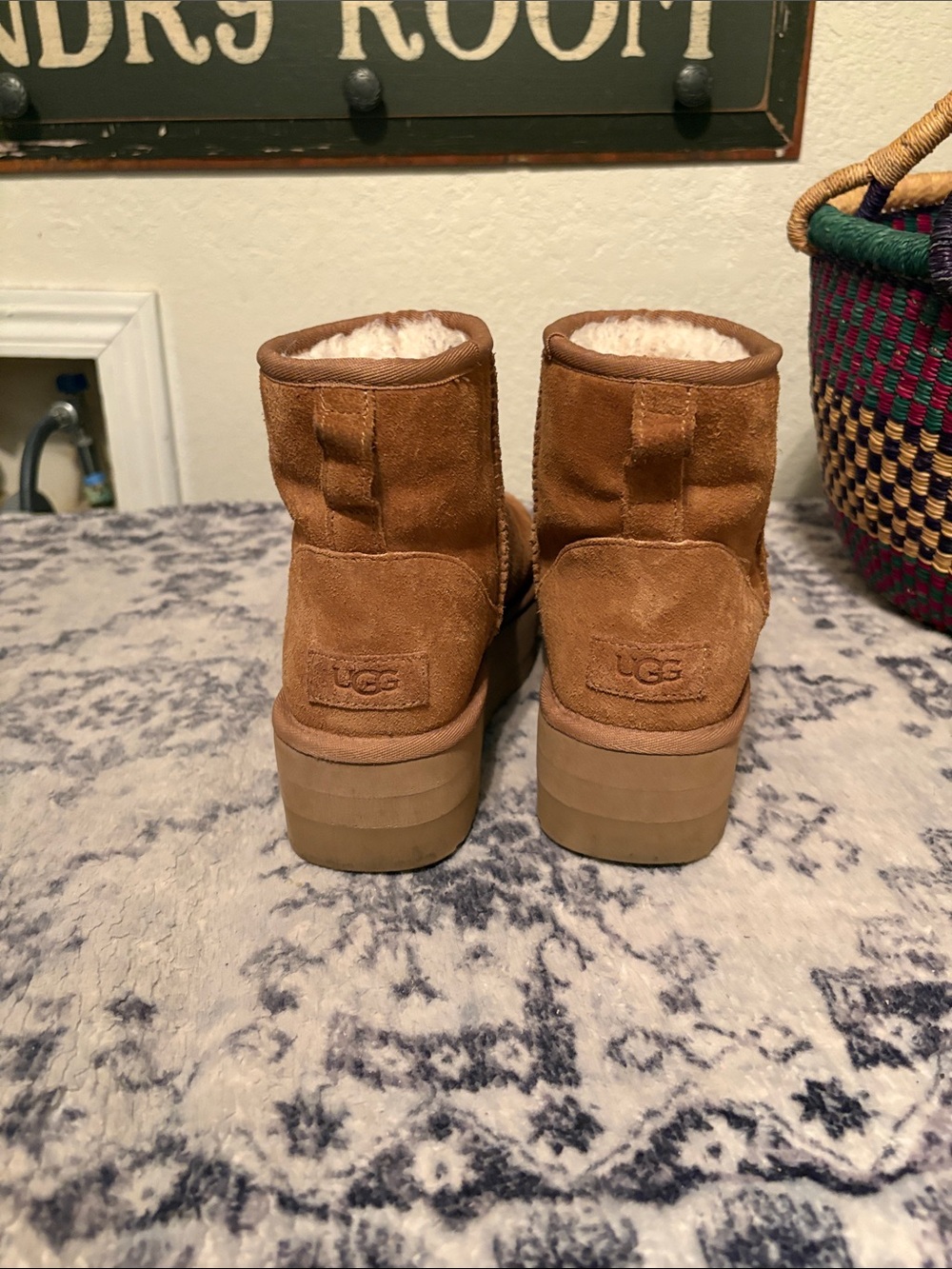 Ugg shoes - Picture 2 of 7